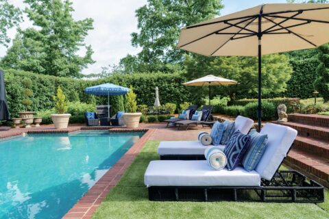 Catania Swirling Market Umbrella crank mechanism close-up with auto tilt and 360° swirling feature