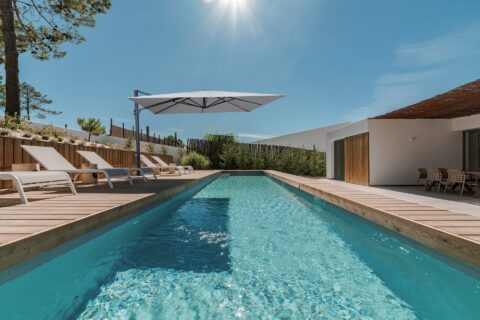Tempo Cicero outdoor umbrella in a poolside setting