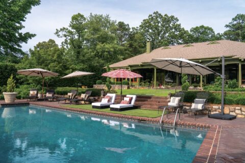 Geneva EZ Lift close-up of Tempo Patio branded umbrella frame component.