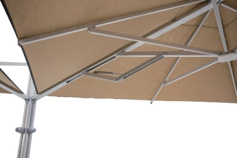 Tempo Maximus umbrella, close up view of the frame and extension mechanism.