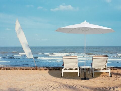 Tempo Miami umbrella on the beach with two chairs