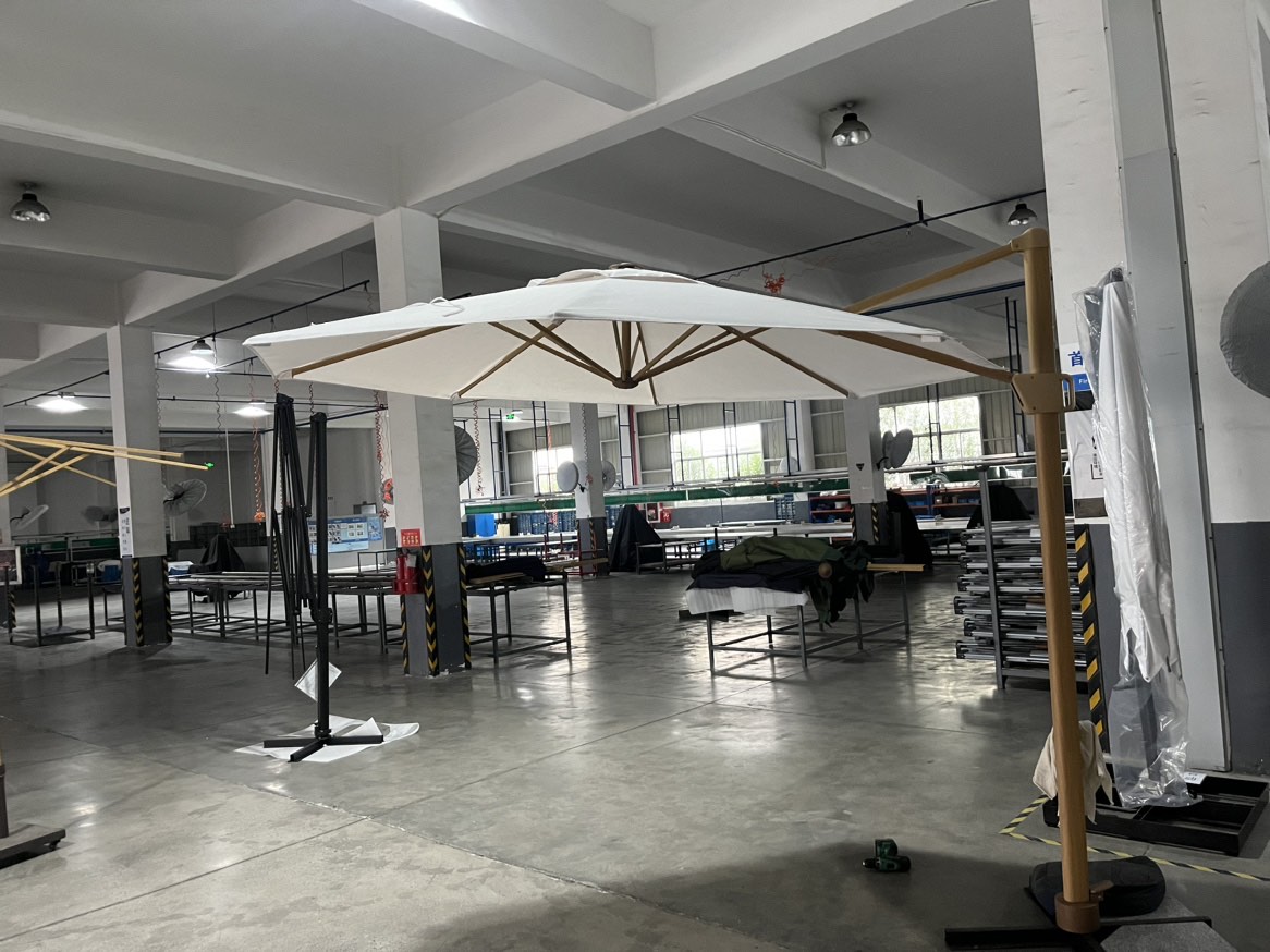 Wider-format commercial umbrella in the Four Seasons multi-specification program