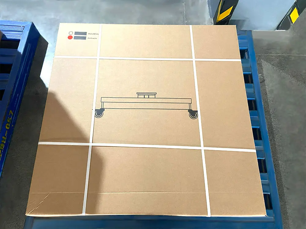 Custom adapter packaging with Vlaemynck branding, color code labeling, and product specifications.