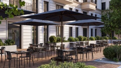 Piazza outdoor umbrella in use