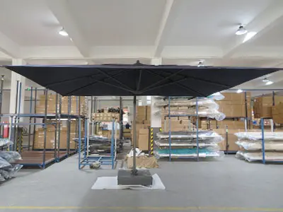 Commercial Cantilever Umbrella for Dubai Hotels