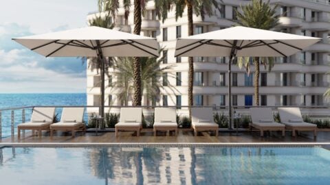 V1X outdoor umbrella in use